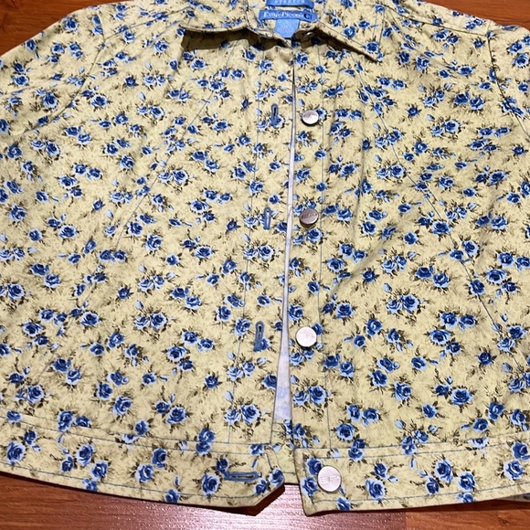 Ladies top - Picture 4 of 6